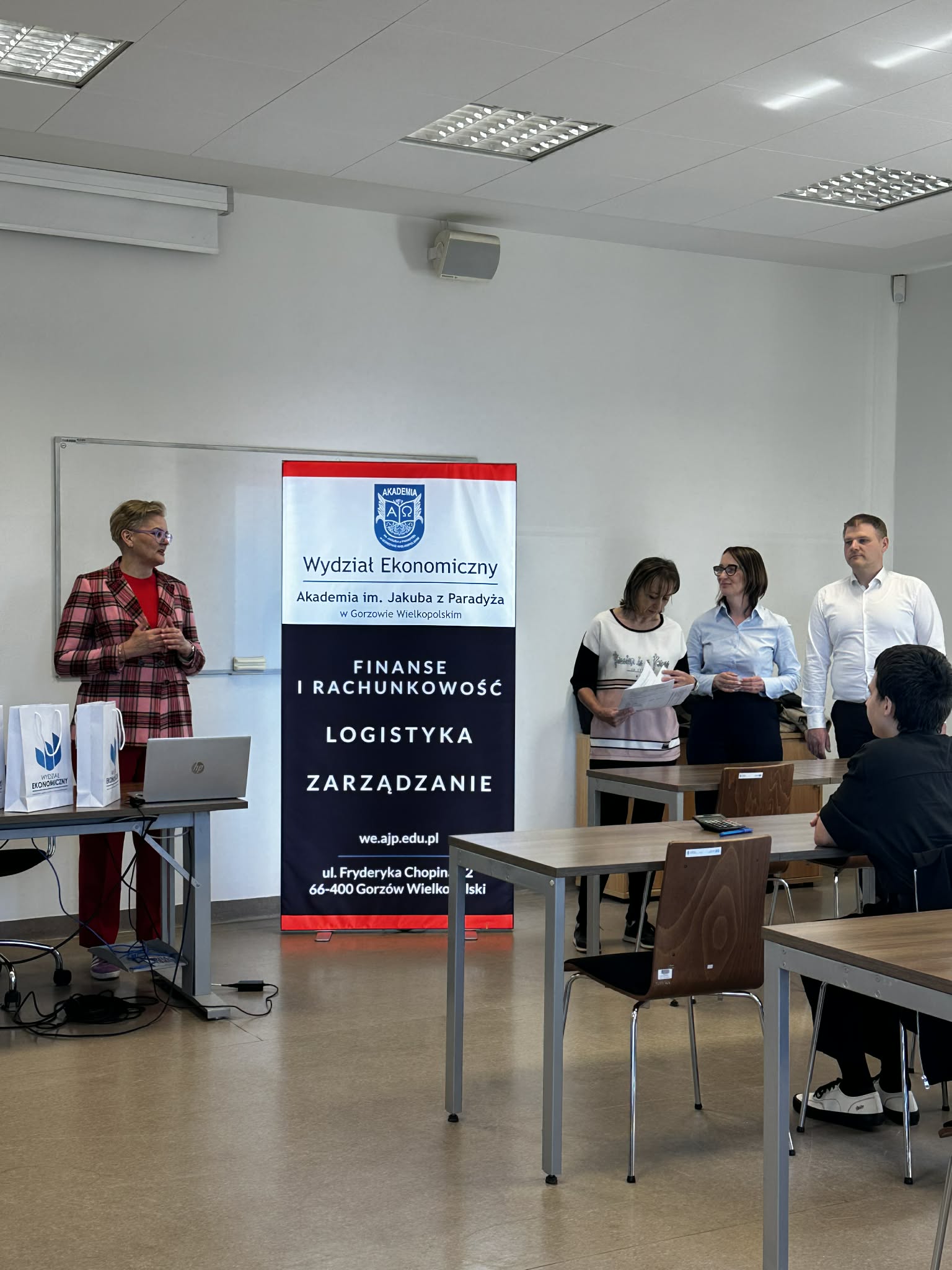 messenger_creation_84e41662-3ff2-4623-9ea5-dd130ccc5704